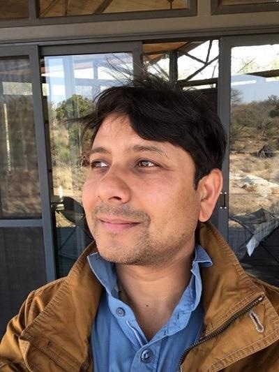 This is Anupam Mazumdar, Professor of Theoretical Physics at the University of Groningen, co-author of the paper in Science Advances. He aims to develop a test for quantum gravity using atom chips.
