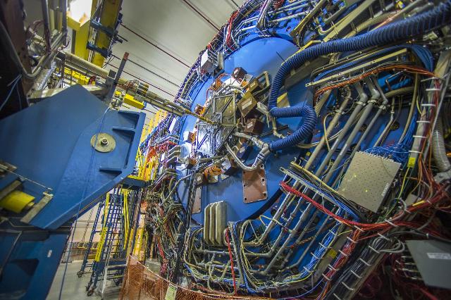 New Evidence for ‘Chiral Magnetic Wave’ Rippling Through Quark-Gluon Plasma
