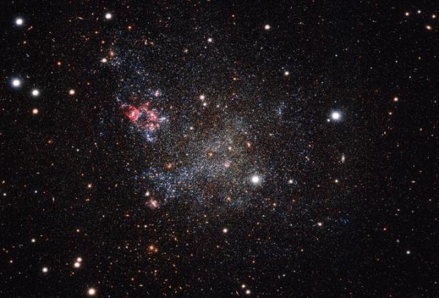 New VST Image Shows Unusually Clean Small Galaxy with Very Little Cosmic Dust