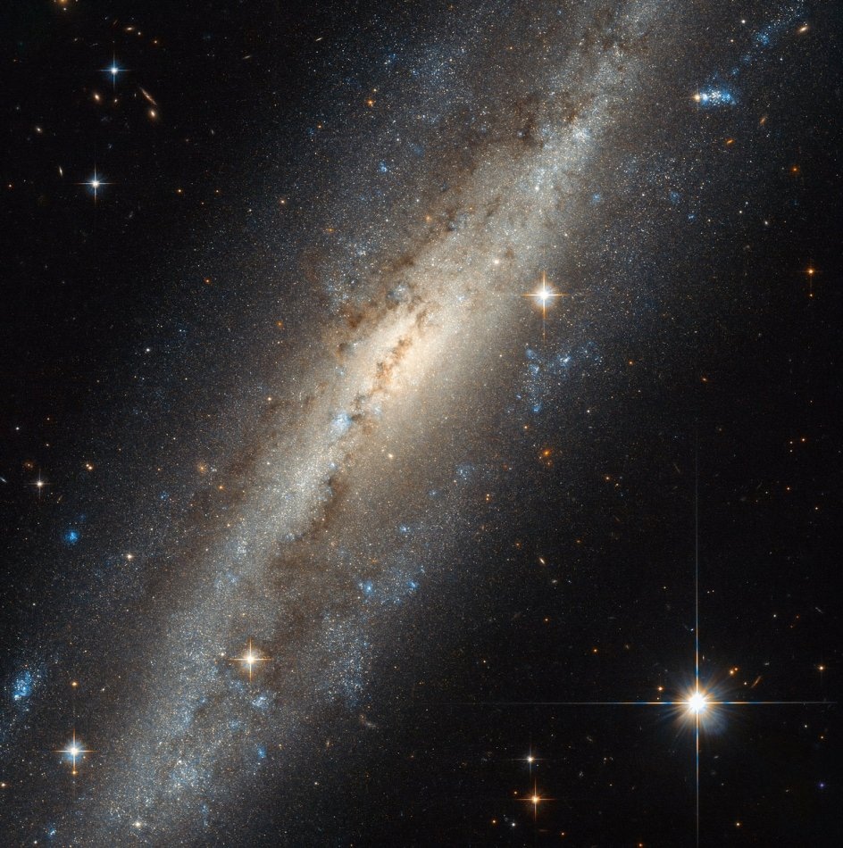 Hubble Space Telescope Sees Spiral in Andromeda Constellation