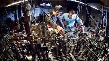 Scientists Achieve First-Ever Direct Observation of Chiral Currents in 2D Integer Quantum Hall System